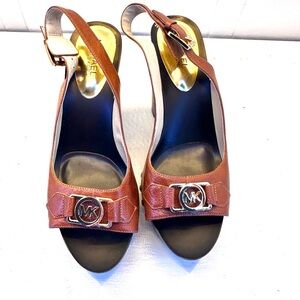 Michael Kors Brown Patent Leather Platform Wedge Sandals Gold MK Logo Studded 9M